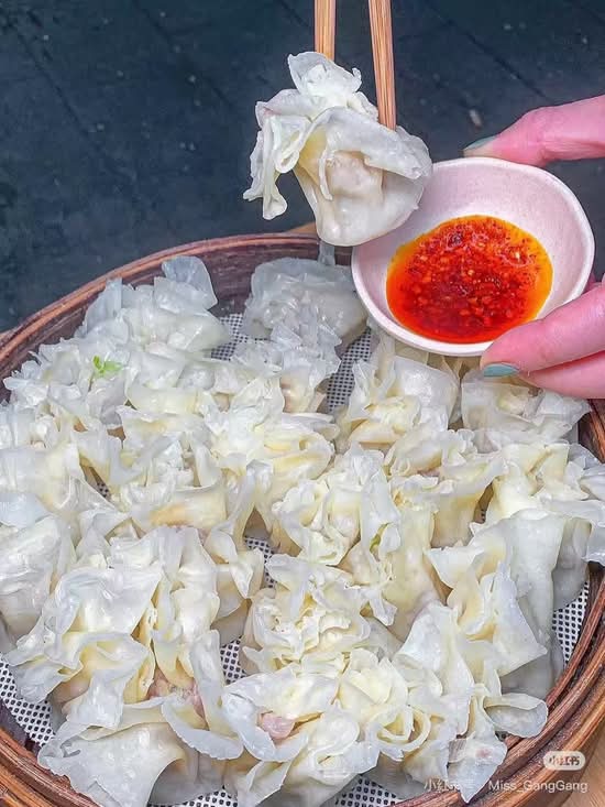 乐山纸皮烧麦｜鲜肉 · 手工 · 红油蘸料/  Leshan Handmade Shao Mai | Thin-Skin Pork Dumplings
